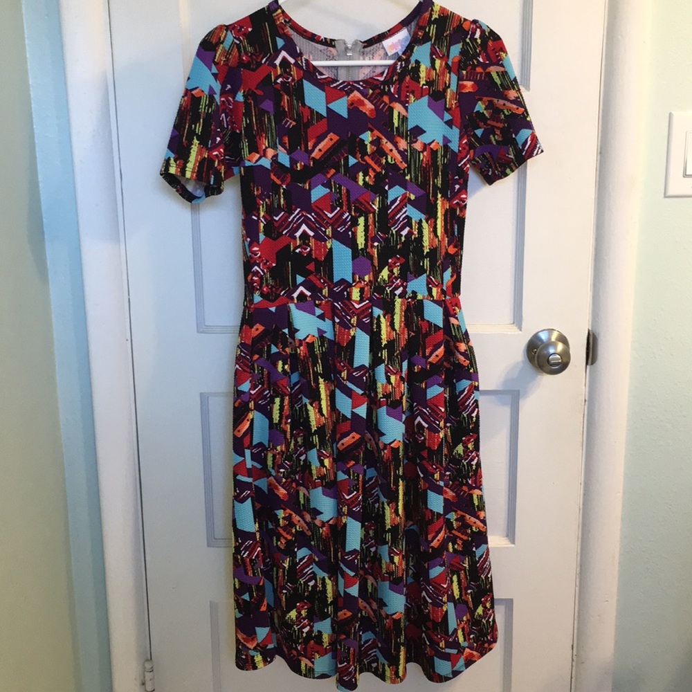Geometric LuLaRoe Amelia dress with pockets